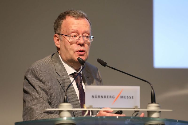 Panel Industrie 4.0 - Dr. Alexander Tettenboom vom Bundeswirtschaftsministerium skizzierte die Projekte und Aktivitäten seines Hauses. (NuernbergMesse / Frank Boxler)