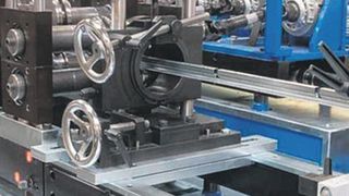 Auf der Euroblech zu sehen: Eine Rollformanlage vom TYP M40-16/330 von Jensen. Bild: Jensen (Archiv: Vogel Business Media)