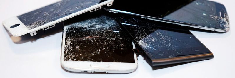 Ist das Display gerissen, funktioniert aber noch, zahlt die Handyversicherung nicht.(Bild:  pc-internist.de - stock.adobe.com)