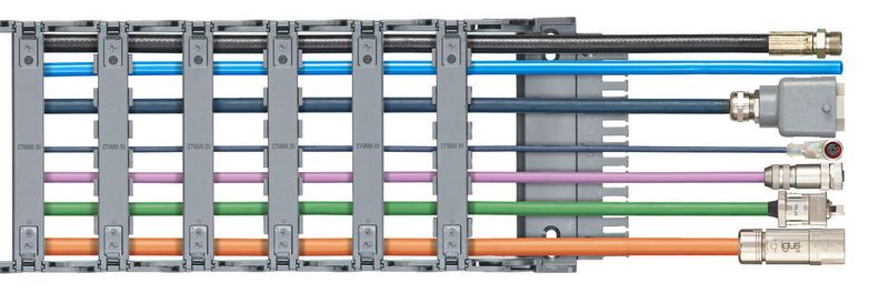 In den RDS-Robotern kommen Readychain-Systeme aus Energieketten und Chainflex-Leitungen zum Einsatz, die für die Anwendung in maritimen und explosionsgefährdeten Bereichen zertifiziert sind.  (Igus GmbH)