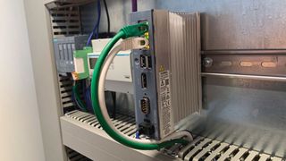 VergeLink Box im Schaltschrank (Bild: codestryke.com)