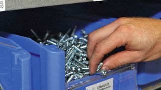 Das System „e-nventory“ benötigt nur halb so viel Platz wie ein Kanban­Regal. (Digi Sens/Kostwein)