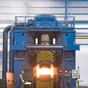 Neue Werkstoffe und kürzere Prozessketten sollen es den Massivumformern erlauben, das Gewicht ihrer Produkte zu verringern.