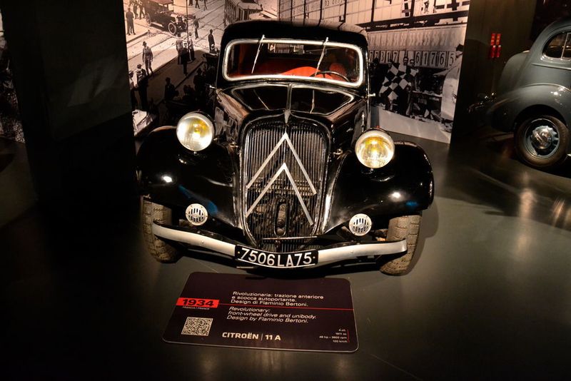 Bereits mit Frontantrieb ausgestattet war 1934 dieser Citroën Traction Avant. Sein Design trägt die Handschrift von Flaminio Bertoni. (Michel / »kfz-betrieb«)