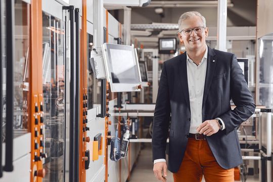 Dr. Sebastian Durst, Vorstandsvorsitzender der Weidmüller-Gruppe, zur Zukunft des Detmolder Elektronik- und Verbindungstechnikspezialisten: „Auch 2026 wird erfolgreich verlaufen! Unser Anspruch bleibt es, die industrielle Transformation aktiv mitzugestalten!“(Bild:  Weidmüller)
