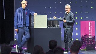 Tim Höttges, Vorstandsvorsitzender Deutsche Telekom (links), und Jensen Huang, CEO Nvidia, auf der Pressekonferenz am 4. November 2025. (Bild: Deutsche Telekom AG / Marc Steffen Unger)