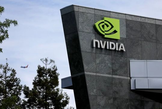 Der Chipgigant Nvidia hat angekündigt, in den USA KI-Systeme im Wert von rund 500 Milliarden Dollar „vom Band“ laufen zu lassen. Die Aktion ist schon angerollt ...(Bild:  Nvidia)