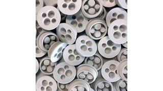 Der Multiclixx bietet eine intelligente Bauweise, die eine schnelle Installation von bis zu vier Kabeln mit Zugentlastung ermöglicht. (Wiska)