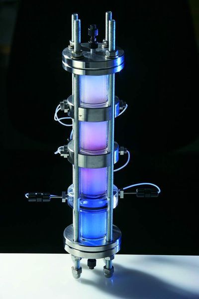 E-SMB realisiert die einzelnen Chromatografiezonen in nur einer Säule.  (Bild: Vogelbusch)