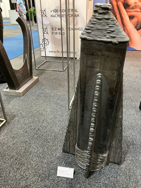 Die FIT AG präsentierte erste Ergebnisse aus dem Forschungsprojekt I am huge. In dem projekt hat das Unternehmen zusammen mit dem Technologie Campus Parsberg-Lupburg das Submerged-Arc-Additive-Manufacturing (SAAM)-Verfahren konsequent weiterentwickelt. (Bild: VCG/Juliana Pfeiffer)