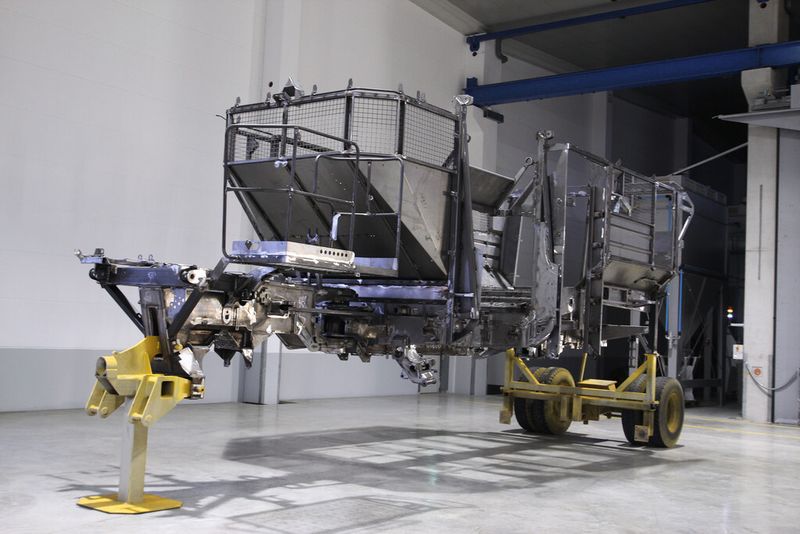 Landmaschinen-Gestelle dieser Art werden bei Ropa in einer neuen Anlage komplett gestrahlt. (Bild: Itasse)