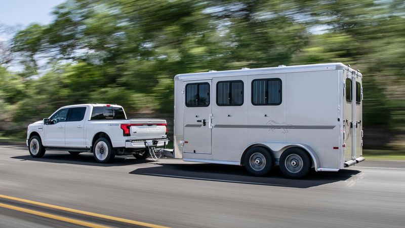 Auch als Zugfahrzeug kann man den Lightning einsetzen. (Bild: Ford)