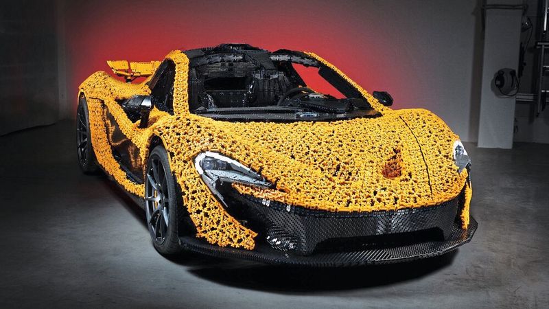 Dieser McLaren P1 steht in Originalgröße in den Essener Messehallen, er ist aber aus Legosteinen gefertigt. (Bild: Jiri Faix)