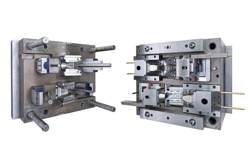Die Brandt Gesellschaft mbH konstruiert, produziert und serviciert Formen und Werkzeuge für den Kunststoffspritzguss, den Metalldruckguss und die Verarbeitung von LSR. Seit 2001 mehrheitlich im Eigentum der PC Electric GmbH, beliefert sie damit Kunden im Elektro- und Sanitärbereich sowie in der Medizintechnik und im Automobilbau.(Bild:  Brandt)