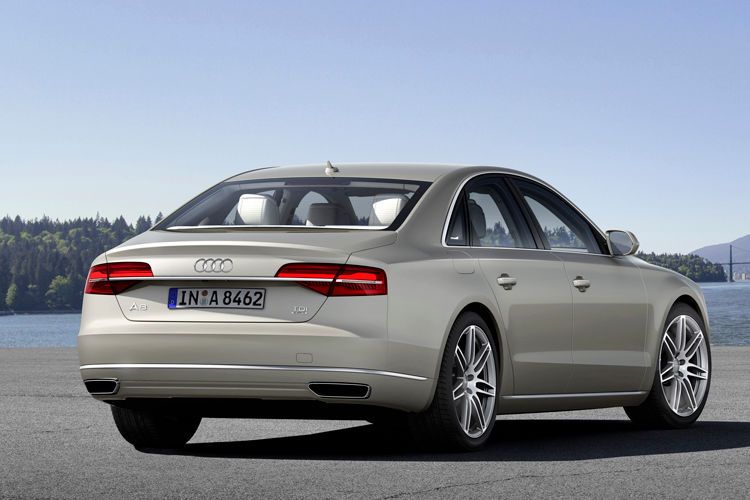 Stanislaw Tillich (Sachsen) setzt wie einige seiner Kollegen auf einen langen A8. Der 4.2 TDI in seinem Wagen sorgt allerdings für einen vergleichsweise hohen CO2-Ausstoß von 197 Gramm pro Kilometer. (Foto: Audi)