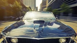 Es macht doppelt Spaß, wenn man mit einem Oldtimer nicht nur fahren, sondern auch noch Geld sparen kann. (© lassedesignen - Fotolia)