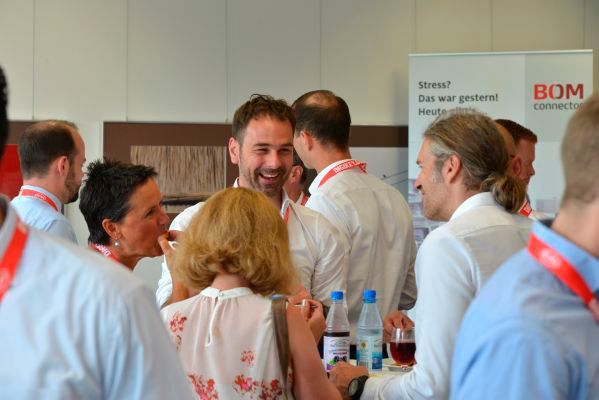 Launiger Meinungsaustausch in der Mittagspause. (Bild: Johannes Untch/Vogel Business Media)