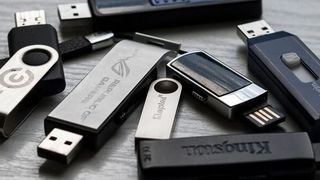 Unternehmen die Roboter und OT-Netzwerke nutzen, verlassen sich in hohem Maße auf den USB-Anschluss. (Bild: gemeinfrei)