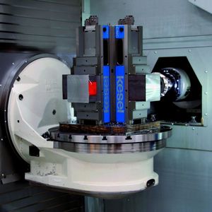 Bild 2: Werkstücke mit einem Hüllzylinder bis 900 mm Durchmesser können an fünf Seiten mit bis zu 500 mm langen Werkzeugen bearbeitet werden.