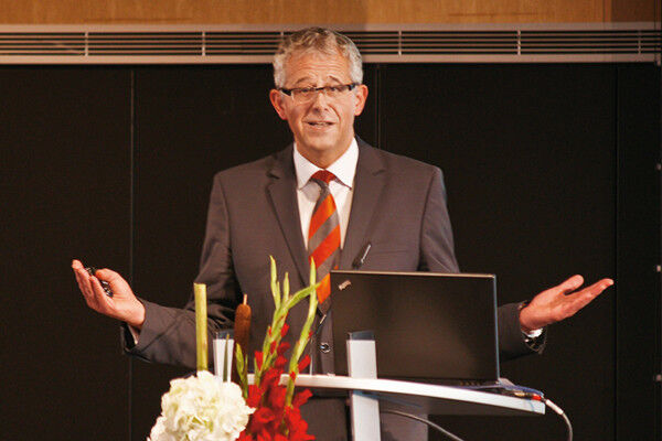 Gerd Hoofe, Staatssekretär im Bundesministerium für Arbeit und Soziales, sprach in seiner Keynote vom Mut zur Neuausrichtung. (Foto: BearingPoint)