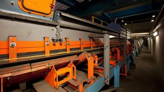 Fig. 3: Martin ApronSeal Skirting is a dual-sealing system, with a primary seal clamped to the steel skirtboard and an “outrigger” strip to capture fines and dust. (Picture: Martin Engineering)