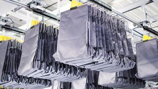 Das Taschensortersystem ist gut für die Retourenbearbeitung im E-Commerce geeignet. (Bild: PSB Intraloigstics)