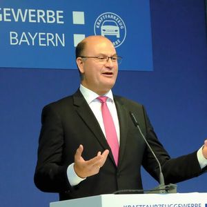 Bayerns Staatsminister Albert Füracker war Festredner beim Sommerempfang der Bayern. (Bild:  Zietz  -  VCG)