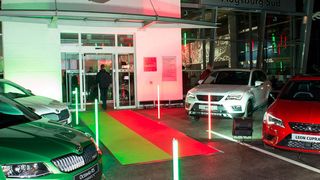 Eröffnung in Grün und Rot: Die Schwaba hat zwei neue Schauräume für Skoda und Seat eingeweiht. (Schwaba / Christoph Fink)