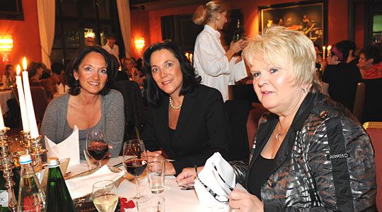 Ehemalige Gewinnerinnen des »kfz-betrieb«-Women’s-Award: Christina Degenhart (2007), Katja Degenhart (2001) und Gesa Groenewold (1993). (Archiv: Vogel Business Media)