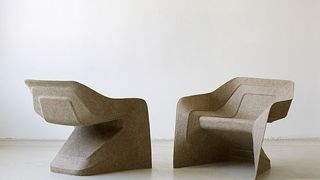 Leichte stapelbare Stühle, die zu über 75% aus Naturfasern bestehen.  (Bild: BASF)