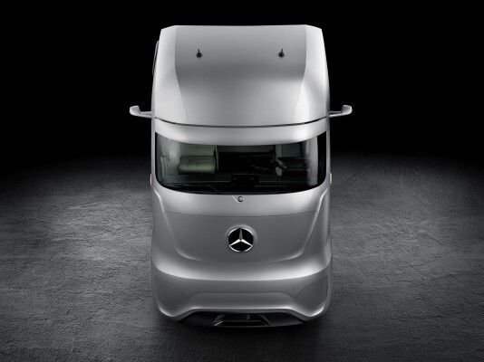 Der Mercedes-Benz Future Truck 2025: Weltpremiere der spektakulären Studie des Lkw von morgen – autonome Fahrt in eine faszinierende Zukunft (Mercedes-Benz)