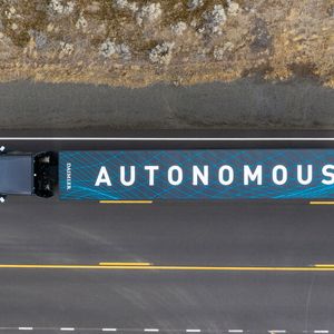 Auch von oben ist der autonom fahrende Truck gut zu erkennen.(Bild:  Daimler Trucks)