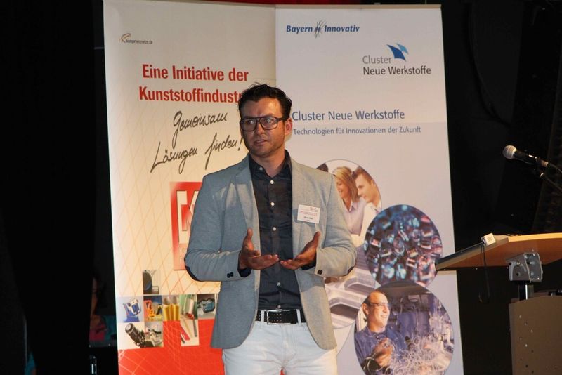 Oliver Saiz, von der hoch E, brachte in Bayreuth erhellende Fakten über den Zusammenhang von Emotion, Design und letztlich dem Produkterfolg. (Bild: KNF)