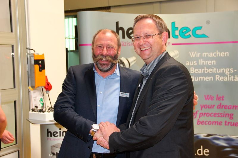 Hatten die Idee zur Europapremiere vor der EMO: Gisbert Krause (re.), Geschäftsführer der Hommel Gruppe, und Martin Krieger, Geschäftsführer der Heimatec GmbH. (Bild: Kroh)