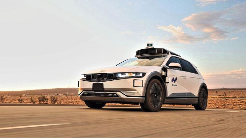 Robotaxi from Motional, a joint venture between Hyundai and Aptiv: Chinese global market leader Hesai supplies the short-range lidar sensors for the vehicle based on a Hyundai Ioniq 5.(Image: Hesai)