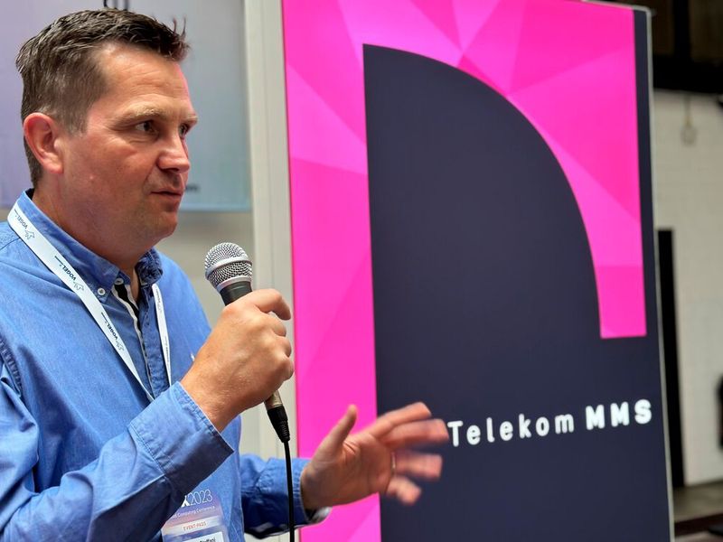 Nikolaus Steffani pitchte bei der Guided Tour zum Full-Service-Portfolio der Telekom MMS. (Bild: Vogel IT-Akademie)