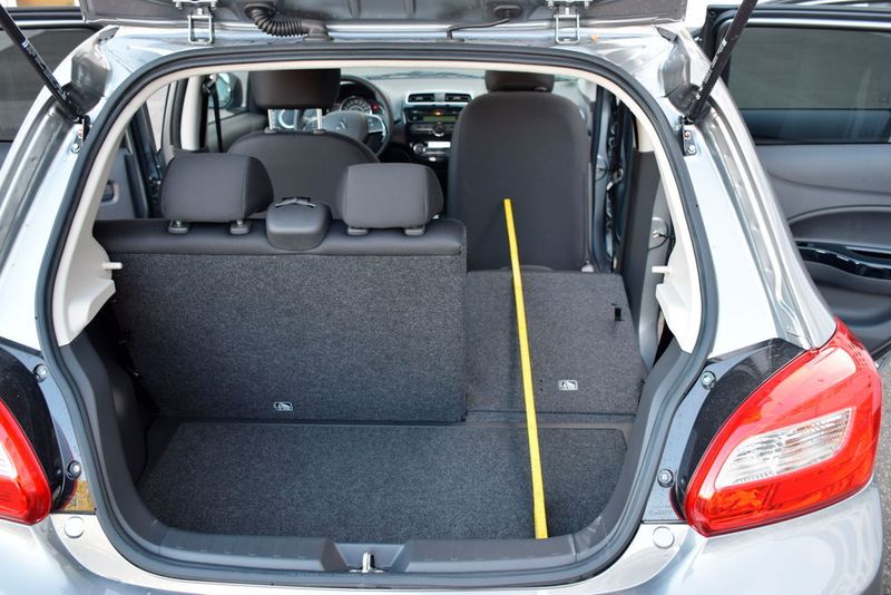 Bei Umgelegter Rückbank ergibt sich ein circa 1,6 Meter langer Stauraum für längere Pakete. (Holz / »kfz-betrieb«)