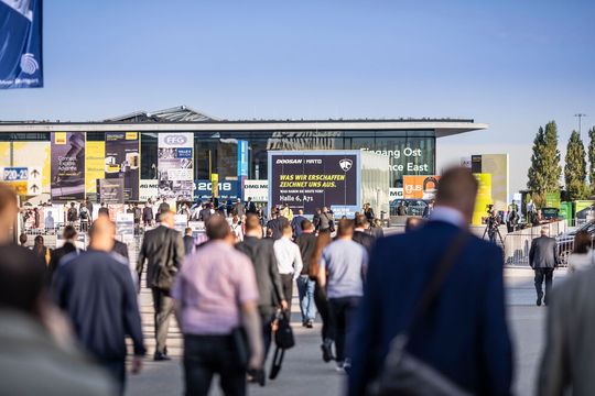 Treffpunkt für Metallverabeiter: die AMB 2022 in Stuttgart.(Bild:  Messe Stuttgart)