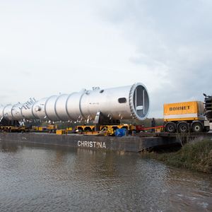 Hier ging es los: Ankunft des Bauteils über den Wasserweg an der Nato-Rampe Dormagen-Stürzelberg.
