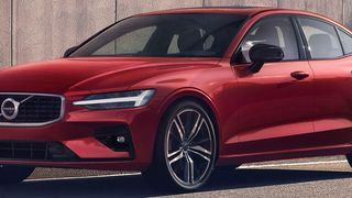 Volvos neuer S60 kommt anfangs mit zwei leistungsstarken Vierzylinder-Turbobenzinern auf den Markt sowie mit zwei hoch aufgeladenen Plug-in-Hybridantrieben. (Volvo)