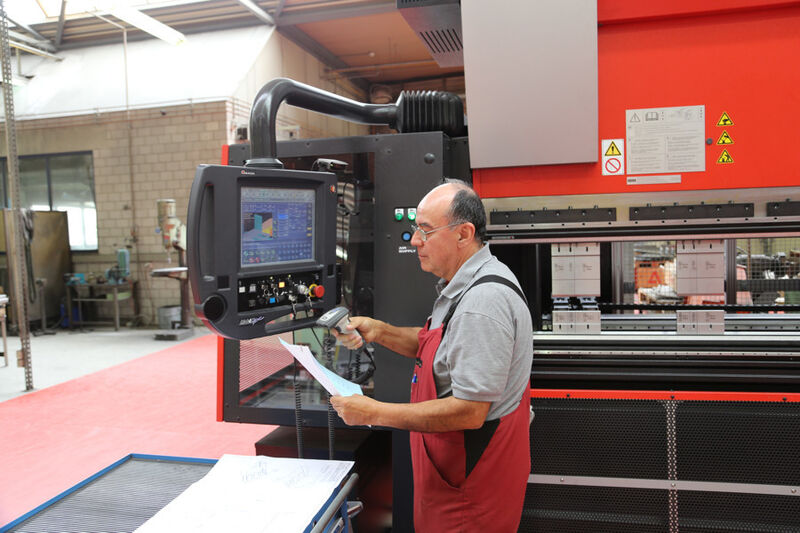 Visite de l'entreprise de tôlerie Artol Fuchs à Granges-Paccot près de Fribourg. Elle est principalement équipée de machines du fabricant Amada. (Image: MSM)