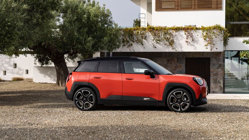 Der Aceman ist eine Handbreit länger als vier Meter. (Bild: Mini)