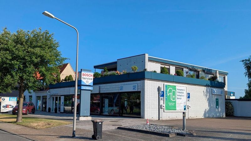 ... diese Zeiten sind schon lange vorbei. Als Partner von Bosch Car Service hat sich Bütje als Dienstleister für alle Marken etabliert, wenn auch die BMW-Spezialisierung geblieben ist. (Bild: Rosenow – VCG)