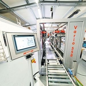 Blick in das Innere des Volumen-Reduzierers Vario 558: Die Maschine reduziert Versandkartons auf ein Minimum. 