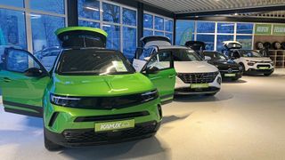 Die jüngste Filiale der finnischen Gebraucht­wagenhandelskette Kamux befindet sich in Schwerin. (Bild: VCG - Lulei)