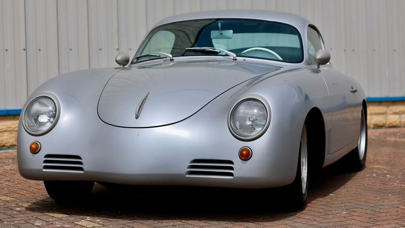 The project is inspired by the Porsche 356 SL (Super Leicht), which was developed with an aluminum body for motorsport. Porsche built four examples of the 356 SL. Ferry Porsche sent off the first car in Zuffenhausen before its debut at Le Mans in 1951, where it won its class during Porsche's first appearance in this race and its first international motorsport event. Another was used in Montlhéry in September 1951, covering nearly 11,000 km (approx. 6,800 miles) in 72 hours at an average speed of over 150 km/h (approx. 90 mph). (Image:Ed Curtis/Boxengasse)