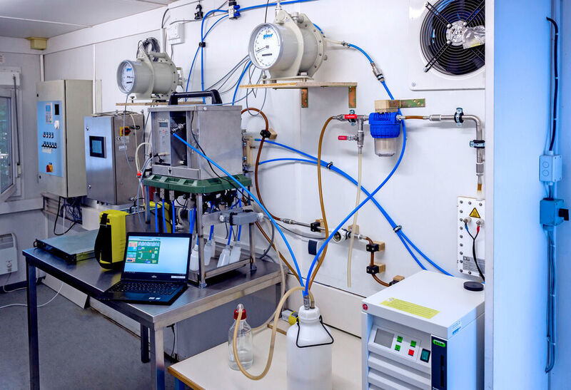 Teststand zur kontinuierlichen elektrooxidativen Reinigung von Prozessabwässern. (Fraunhofer Umsicht)