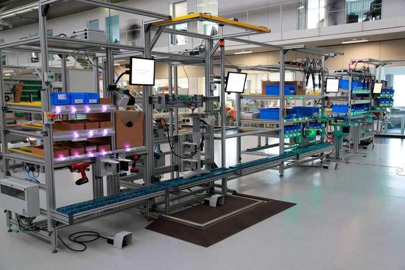 Lösungsanbieter Minitec konzipiert Montage- und Testlinien für One-Piece-Flow-Fertigung. (Minitec)
