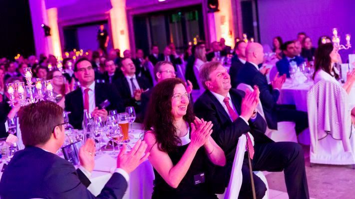 Begeistertes Publikum während der Mentalshow (Fotograf/Copyright: Stefan Bausewein/Vogel Business Media)