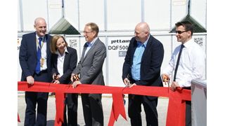 Bei der Jetthub-Eröffnung (v.l.): Markus Geyr (GF Handling Counts), Ingeborg Manz-Maier (Director Finance Jettainer), Haiko Widmann (GF Deufol Airport Services), Michael Vorwerk (GF Handling Counts) und Claudius Haase (Manager Ground Handling Procedures Jettainer). (Bild: Jettainer)